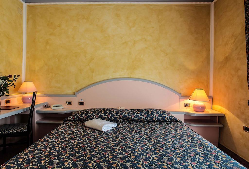 Hotel Grazia Deledda Sassari Camera foto