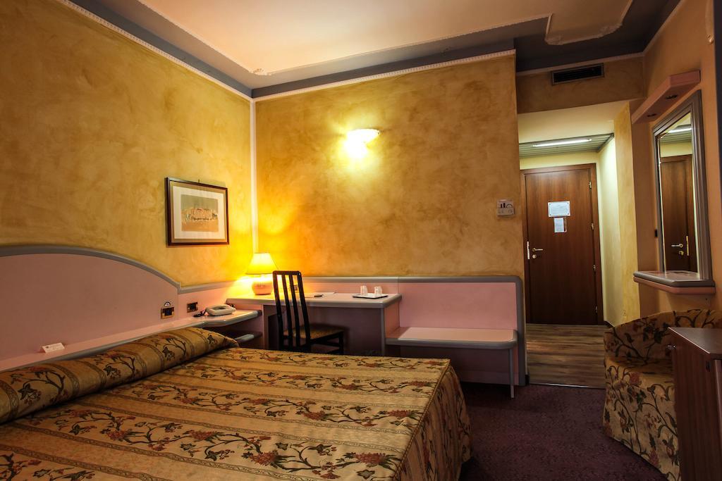 Hotel Grazia Deledda Sassari Camera foto