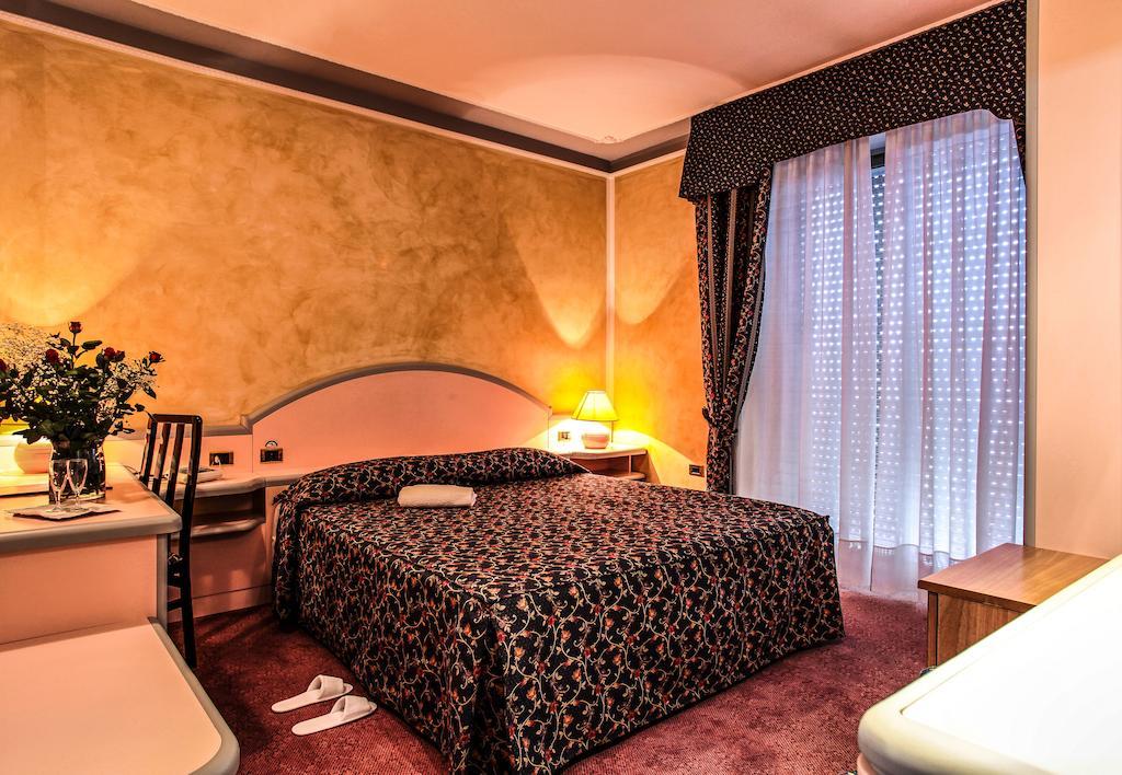 Hotel Grazia Deledda Sassari Camera foto