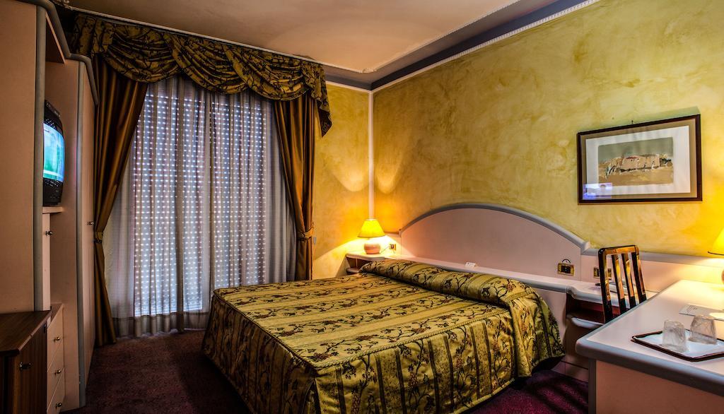 Hotel Grazia Deledda Sassari Camera foto