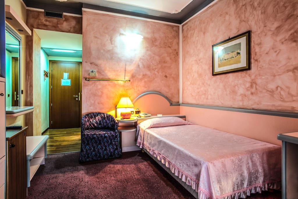 Hotel Grazia Deledda Sassari Camera foto