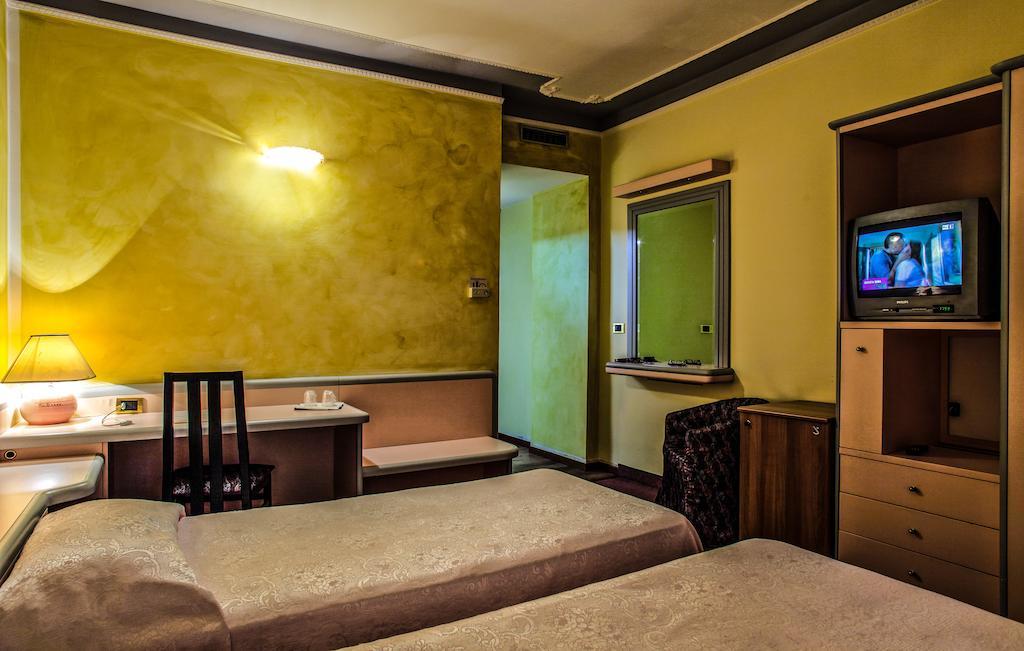 Hotel Grazia Deledda Sassari Camera foto